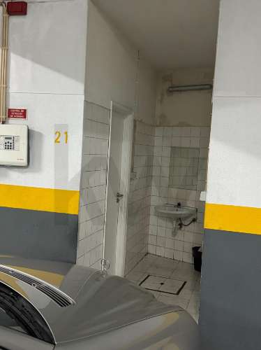 Garagem para Estacionamento – Junto à Praça de Velasquez (Porto)