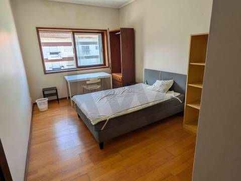 Apartamento T3 no Coração da Cidade – Oportunidade Única para Investidores ou Habitação Familiar