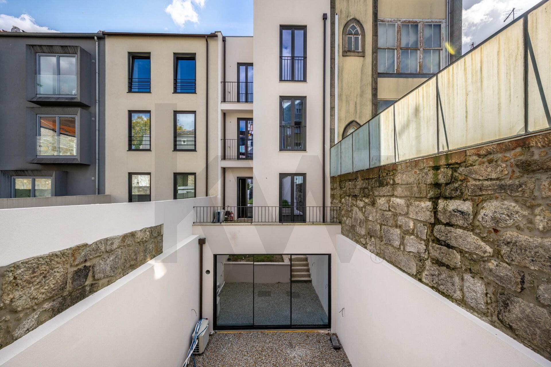 Apartamento T1+1 DUPLEX  em frente ao Hospital Santo António