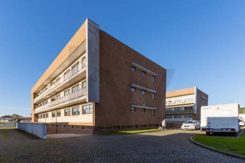 ✨ Apartamento T2 Como Novo | Condomínio Fechado com Piscina Aquecida | Trelazé Village Private✨