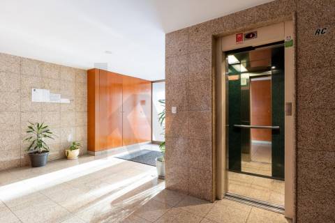 ✨ Apartamento T2 Como Novo | Condomínio Fechado com Piscina Aquecida | Trelazé Village Private✨