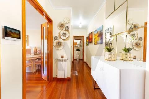 ✨ Apartamento T2 Como Novo | Condomínio Fechado com Piscina Aquecida | Trelazé Village Private✨