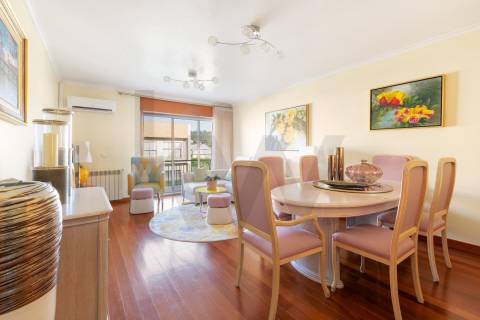 ✨ Apartamento T2 Como Novo | Condomínio Fechado com Piscina Aquecida | Trelazé Village Private✨