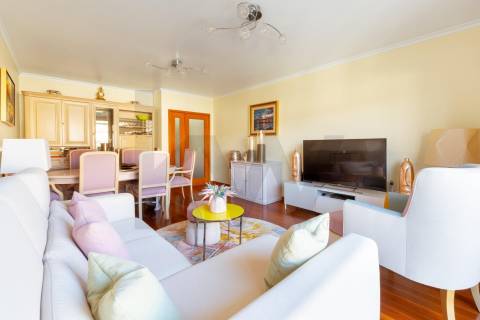 ✨ Apartamento T2 Como Novo | Condomínio Fechado com Piscina Aquecida | Trelazé Village Private✨