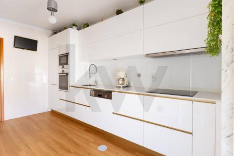 ✨ Apartamento T2 Como Novo | Condomínio Fechado com Piscina Aquecida | Trelazé Village Private✨