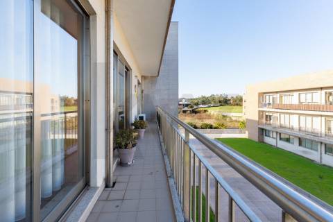 ✨ Apartamento T2 Como Novo | Condomínio Fechado com Piscina Aquecida | Trelazé Village Private✨