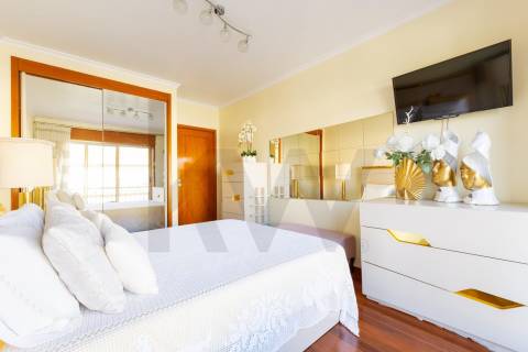 ✨ Apartamento T2 Como Novo | Condomínio Fechado com Piscina Aquecida | Trelazé Village Private✨