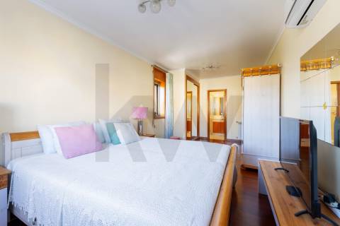 ✨ Apartamento T2 Como Novo | Condomínio Fechado com Piscina Aquecida | Trelazé Village Private✨