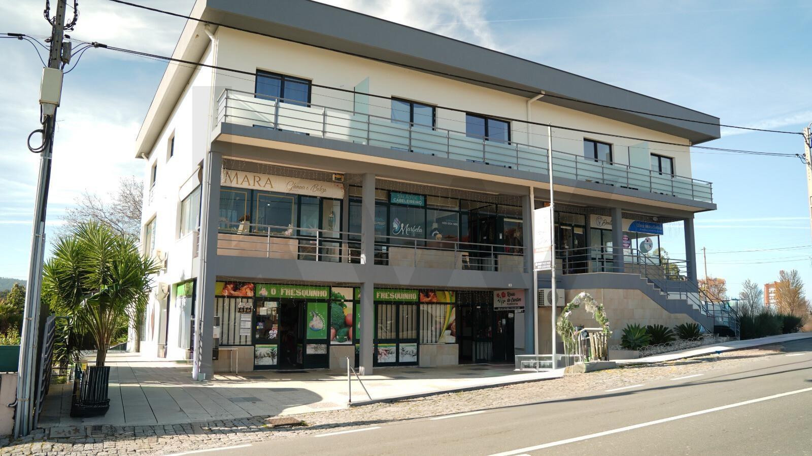 TRESPASSE | Minimercado em Nine: Negócio Consolidado, Chave na Mão, com Faturação Comprovada