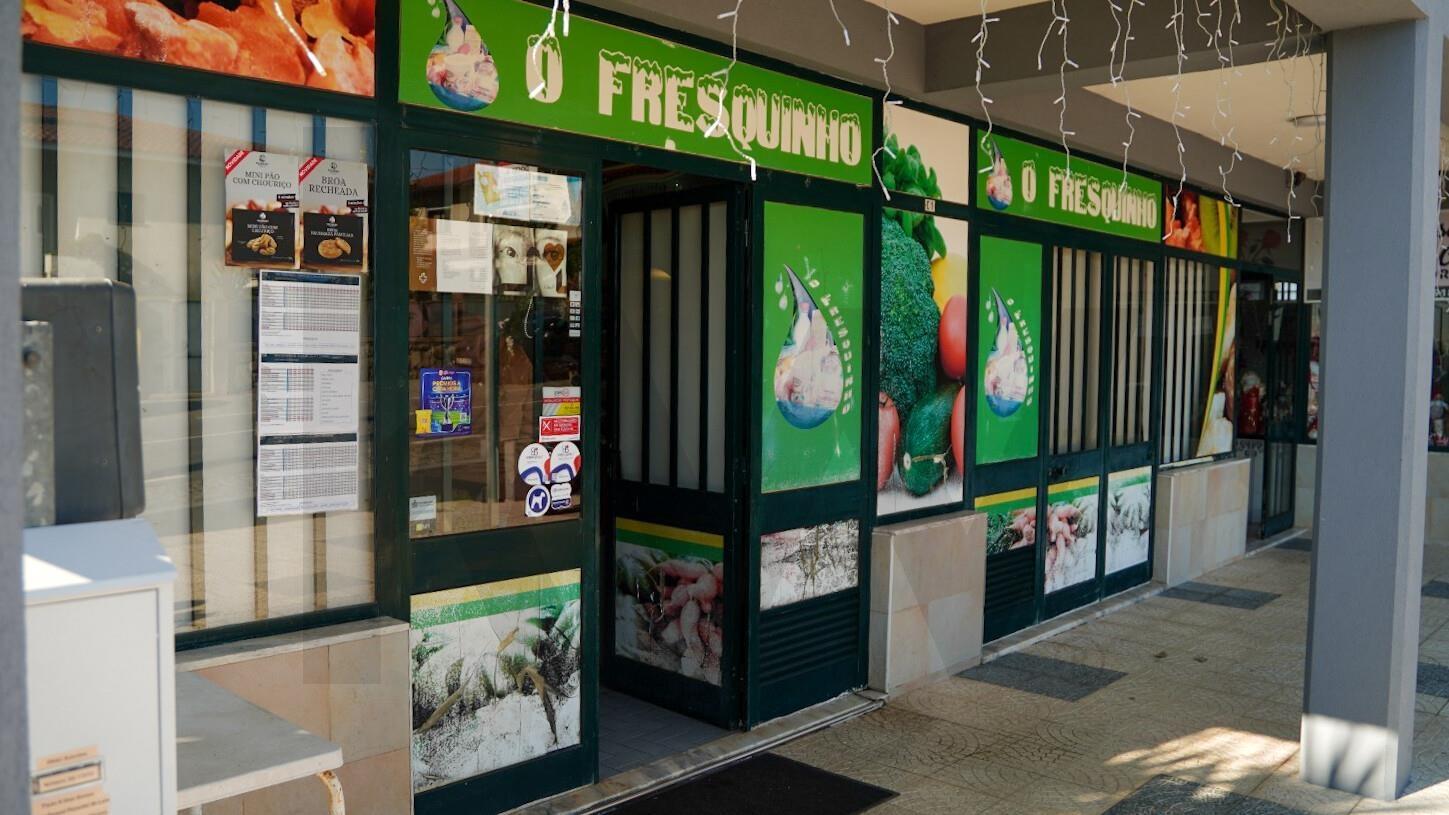 TRESPASSE | Minimercado em Nine: Negócio Consolidado, Chave na Mão, com Faturação Comprovada