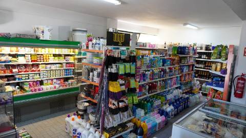 TRESPASSE | Minimercado em Nine: Negócio Consolidado, Chave na Mão, com Faturação Comprovada