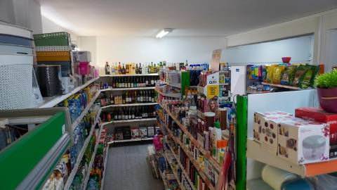 TRESPASSE | Minimercado em Nine: Negócio Consolidado, Chave na Mão, com Faturação Comprovada