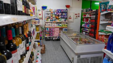 TRESPASSE | Minimercado em Nine: Negócio Consolidado, Chave na Mão, com Faturação Comprovada