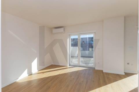 Apartamento T2 Penthouse com Terraço e Vistas Desafogadas