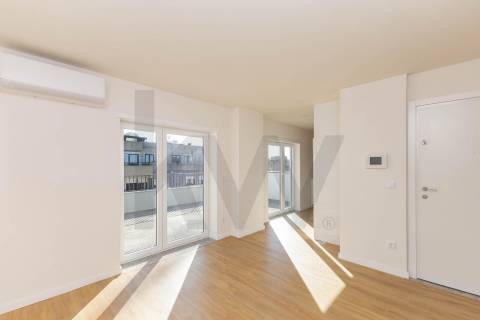 Apartamento T2 Penthouse com Terraço e Vistas Desafogadas