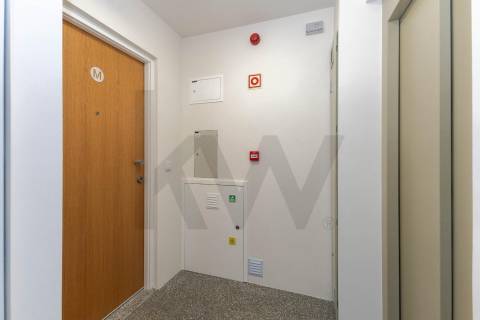 Apartamento T2 Penthouse com Terraço e Vistas Desafogadas