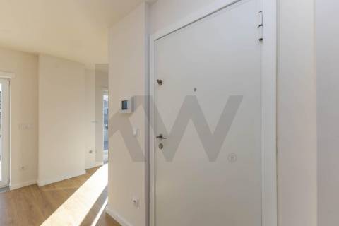 Apartamento T2 Penthouse com Terraço e Vistas Desafogadas