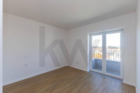 Apartamento T2 Penthouse com Terraço e Vistas Desafogadas