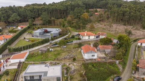 Moradia com vista mar para restauro em Afife