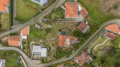 Moradia com vista mar para restauro em Afife