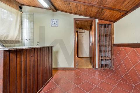 Moradia com vista mar para restauro em Afife