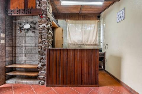 Moradia com vista mar para restauro em Afife