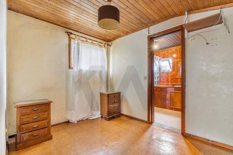 Moradia com vista mar para restauro em Afife