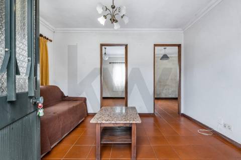 Moradia com vista mar para restauro em Afife