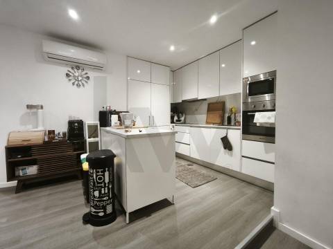 Moradia T4+1 com jardim junto à Areosa