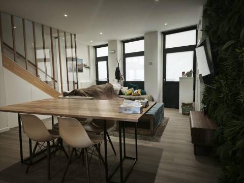 Moradia T4+1 com jardim junto à Areosa