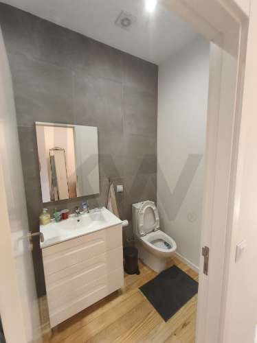 Moradia T4+1 com jardim junto à Areosa