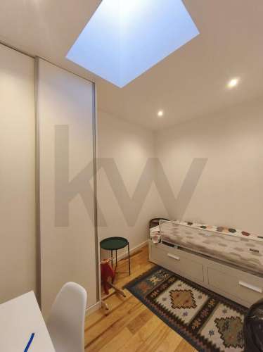 Moradia T4+1 com jardim junto à Areosa