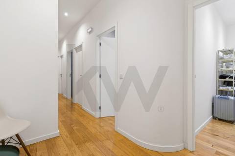 Moradia T4+1 com jardim junto à Areosa