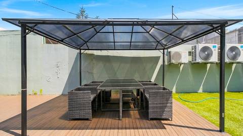 Moradia T4+1 com jardim junto à Areosa