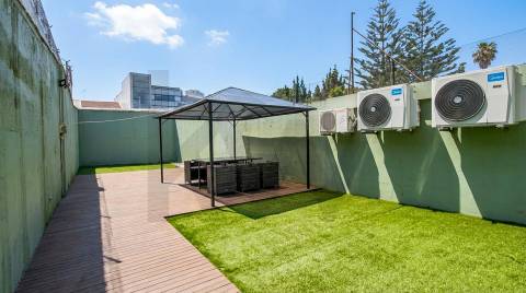 Moradia T4+1 com jardim junto à Areosa
