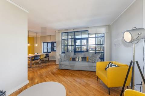 Apartamento T3 com varanda e lugar de garagem na R. Calouste Gulbenkian, no Porto