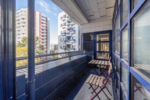 Apartamento T3 com varanda e lugar de garagem na R. Calouste Gulbenkian, no Porto