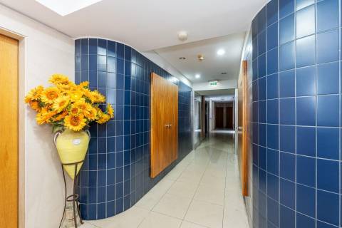 Apartamento T3 com varanda e lugar de garagem na R. Calouste Gulbenkian, no Porto