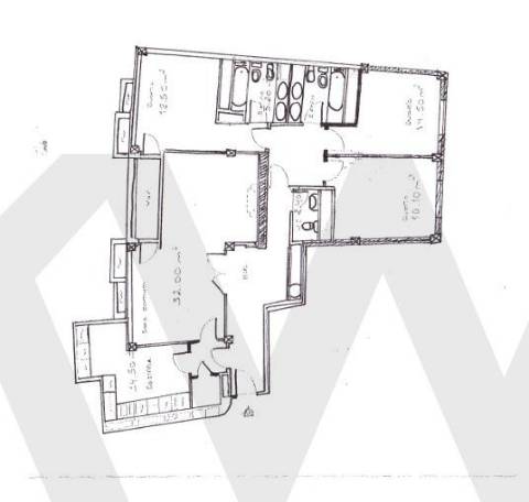 Apartamento T3 com varanda e lugar de garagem na R. Calouste Gulbenkian, no Porto