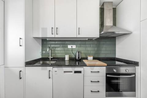 Apartamento com terraço em Monte dos Burgos