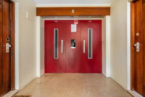 Apartamento com terraço em Monte dos Burgos