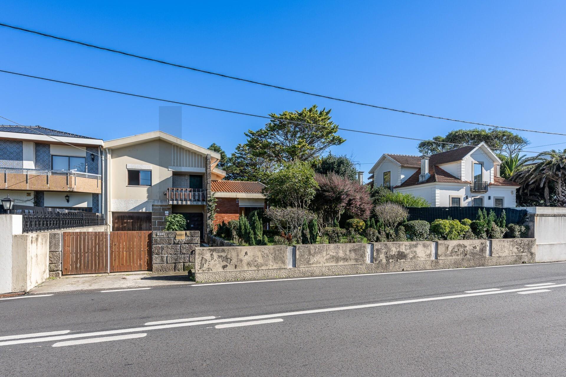 Moradia em Terreno de 1210 m2 - Arcozelo, Granja, Vila Nova de Gaia