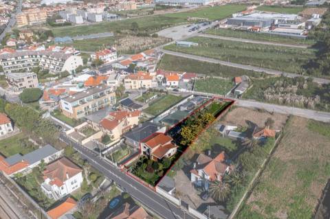 Moradia em Terreno de 1210 m2 - Arcozelo, Granja, Vila Nova de Gaia