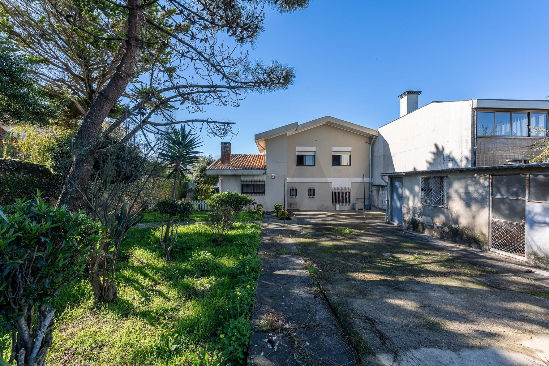 Moradia em Terreno de 1210 m2 - Arcozelo, Granja, Vila Nova de Gaia