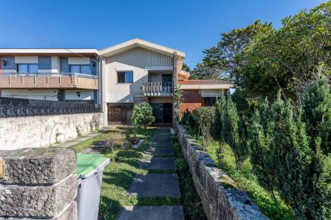 Moradia em Terreno de 1210 m2 - Arcozelo, Granja, Vila Nova de Gaia