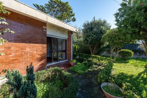 Moradia em Terreno de 1210 m2 - Arcozelo, Granja, Vila Nova de Gaia