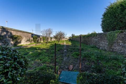 Moradia em Terreno de 1210 m2 - Arcozelo, Granja, Vila Nova de Gaia