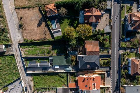 Moradia em Terreno de 1210 m2 - Arcozelo, Granja, Vila Nova de Gaia