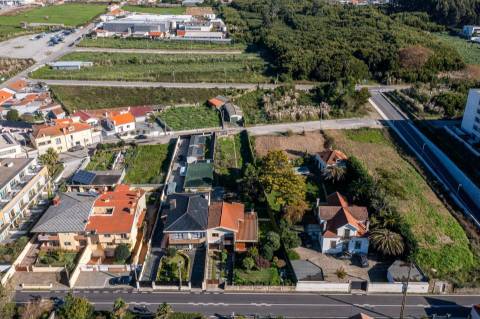 Moradia em Terreno de 1210 m2 - Arcozelo, Granja, Vila Nova de Gaia