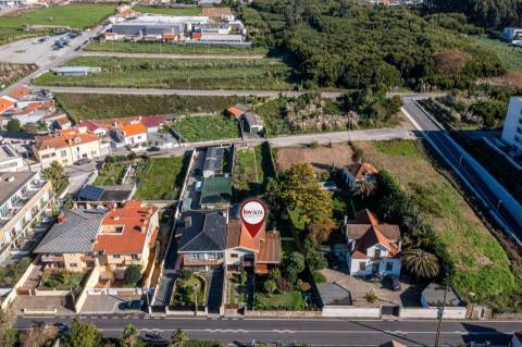 Moradia em Terreno de 1210 m2 - Arcozelo, Granja, Vila Nova de Gaia